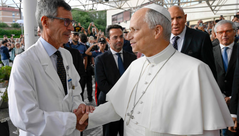 El cirujano del papa habló tras el alta: “No hay motivos para no realizar el viaje a Sudamérica”