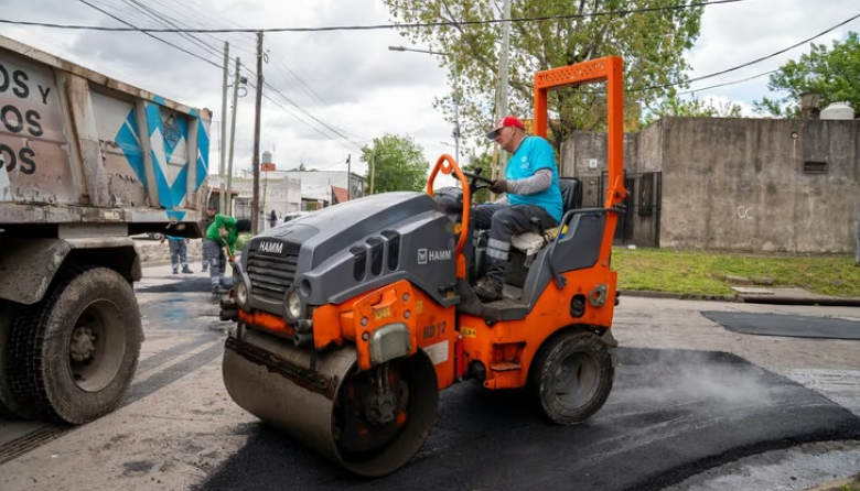Lanús: avanzan los trabajos de pavimentación y bacheo en Gerli