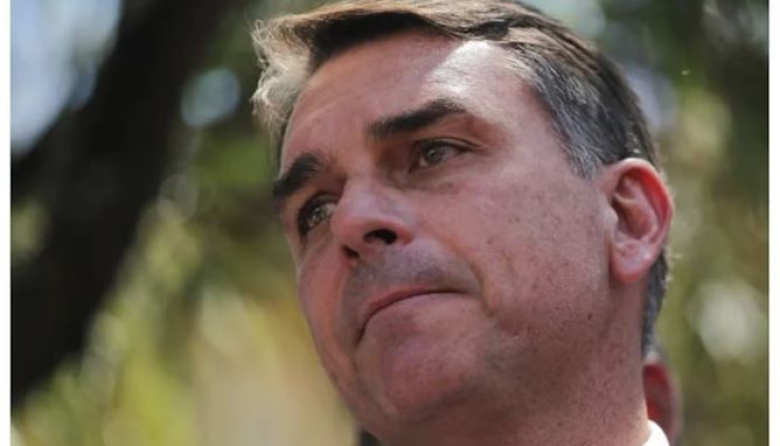 Finalmente Flávio Bolsonaro aterrizó en el aeropuerto de Opa Locka en Miami