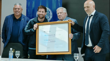 A horas de su partido, Messi recibió el doctorado honoris causa de la UBA