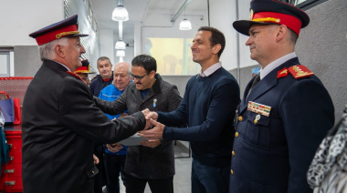 Julián Álvarez inauguró al esceula de cadetes de los Bomberos voluntarios