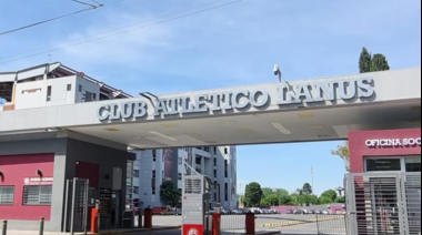 Internaron a un nene de 12 años luego de que se le cayera un arco de fútbol en la cabeza en el club Lanús