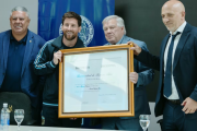 A horas de su partido, Messi recibió el doctorado honoris causa de la UBA