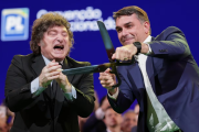 Milei llamó “ladrón” a Lula y volvió a respaldar a Flávio Bolsonaro para el balotaje en Brasil